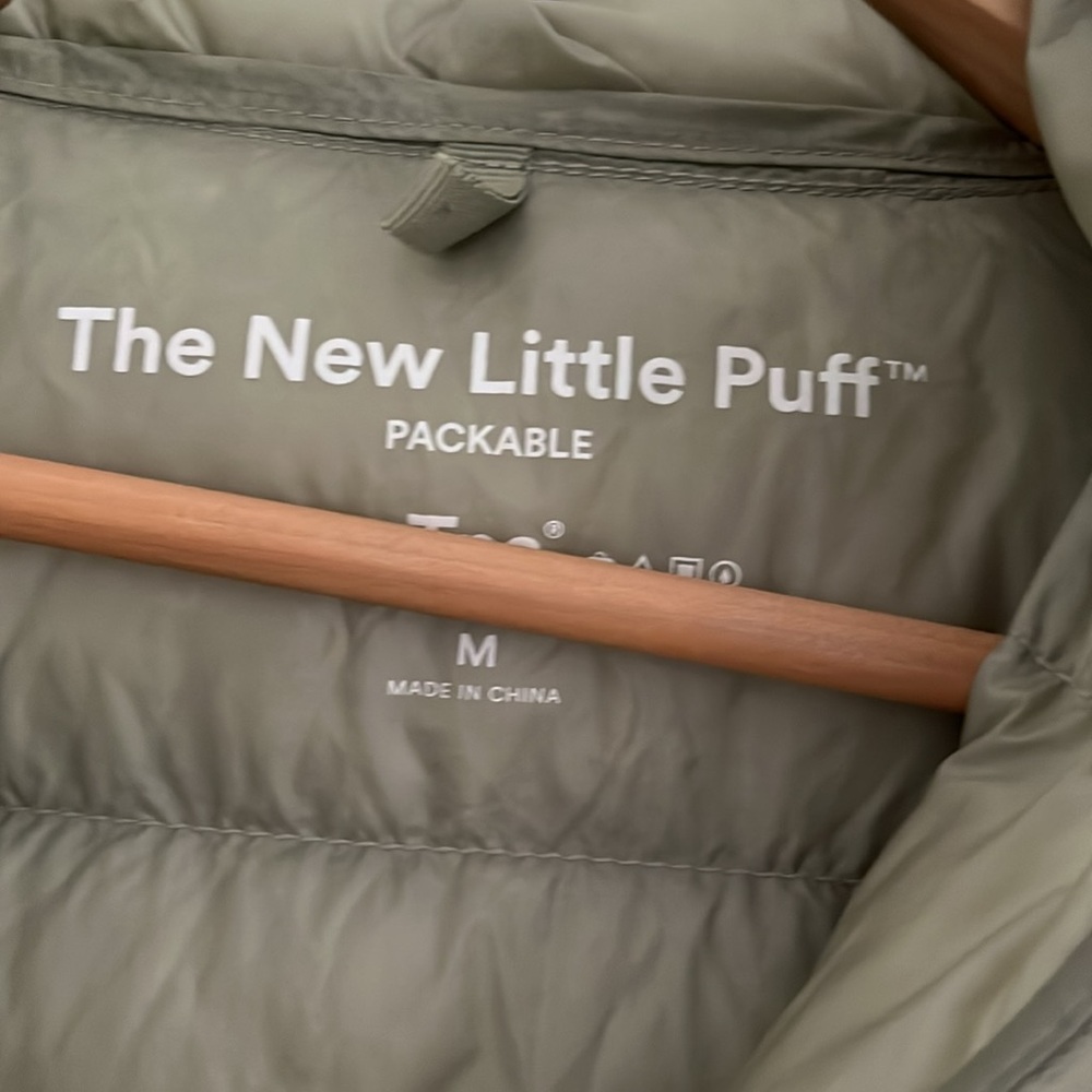 TNA Sage Green Puffer Jacket New Little Puff Packable Aritzia Medium - Picture 4 of 10